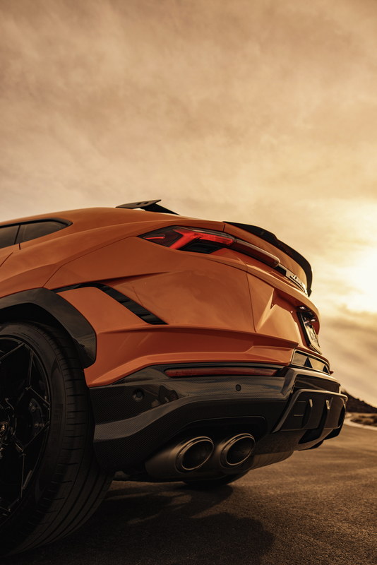 Lamborghini Urus & Ferrari Roma, frame 5